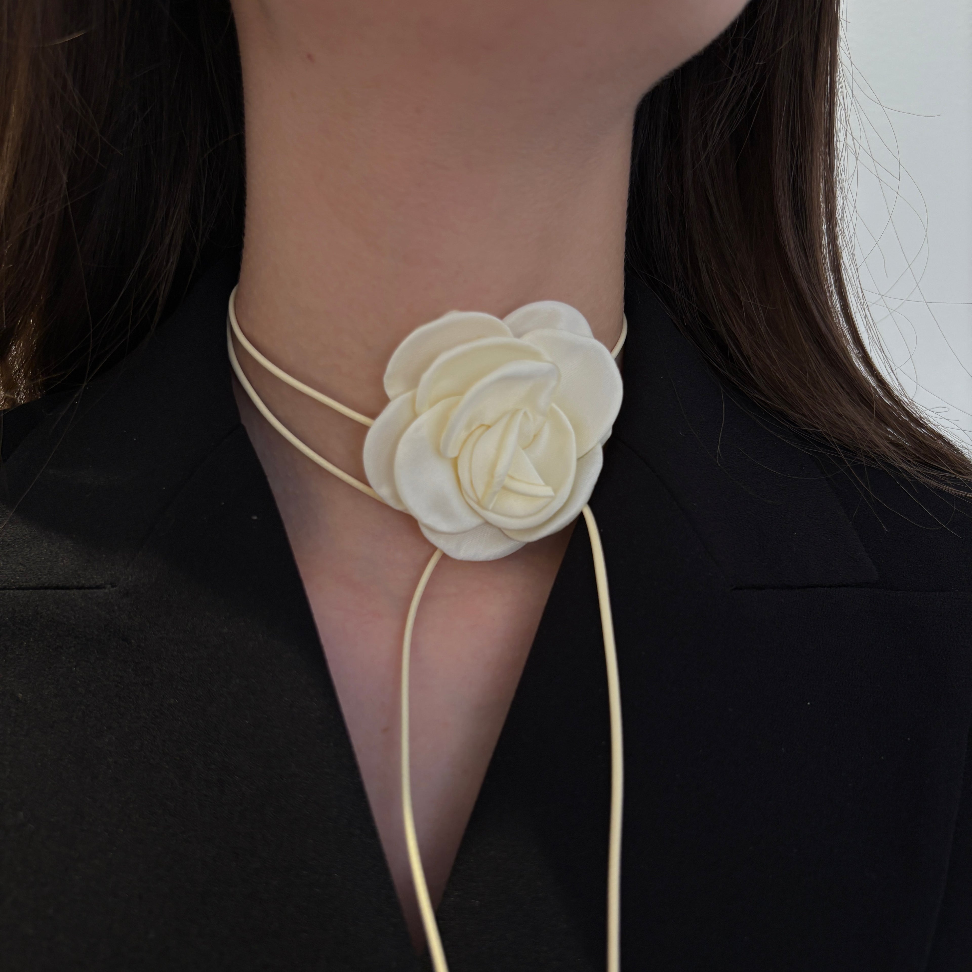 Collier Fleur Ras Le Cou avec Corde