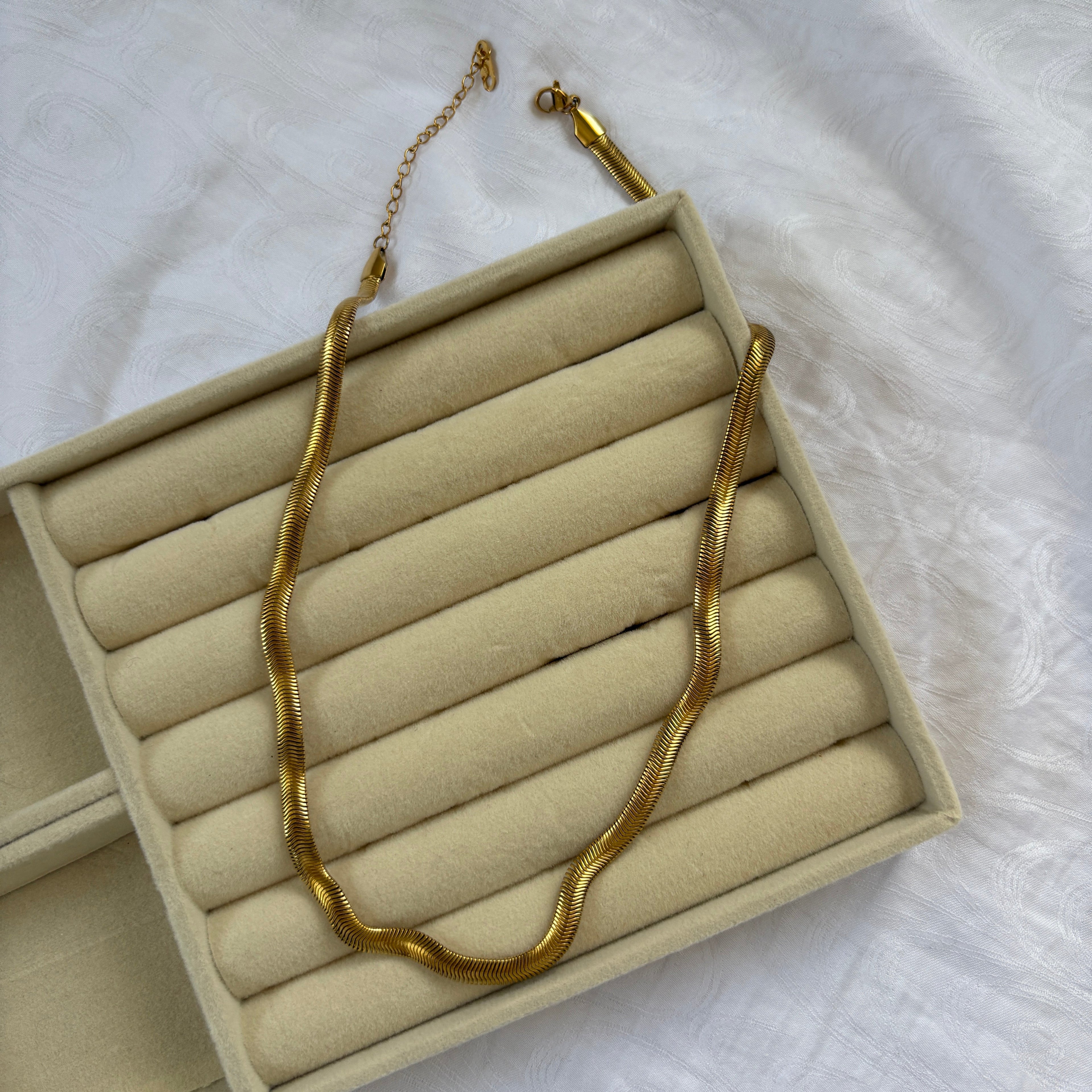 Collier Snake simple
